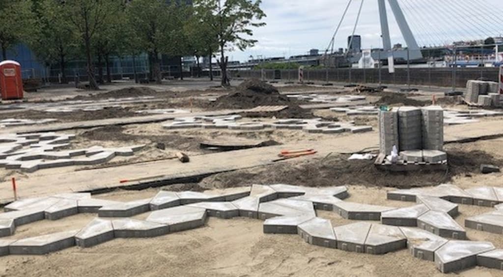 «Жизнь 10 тысяч камней». В Роттердаме открыли мемориал жертвам Холокоста