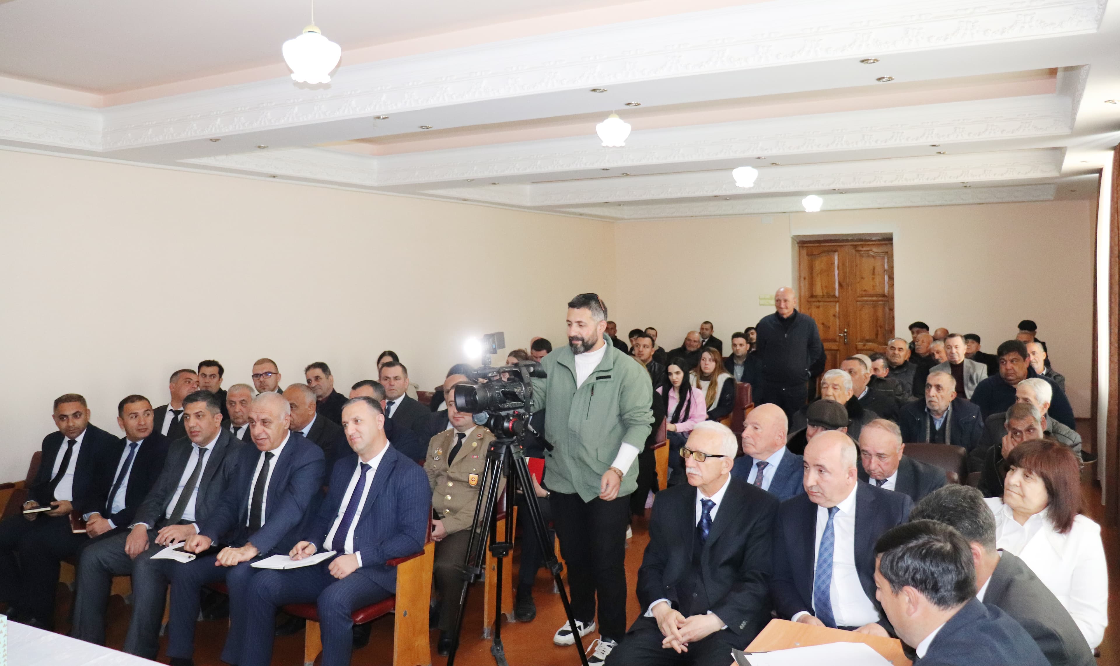 Глава Исполнительной власти Губинского района провел встречу с жителями Красной Слободы
