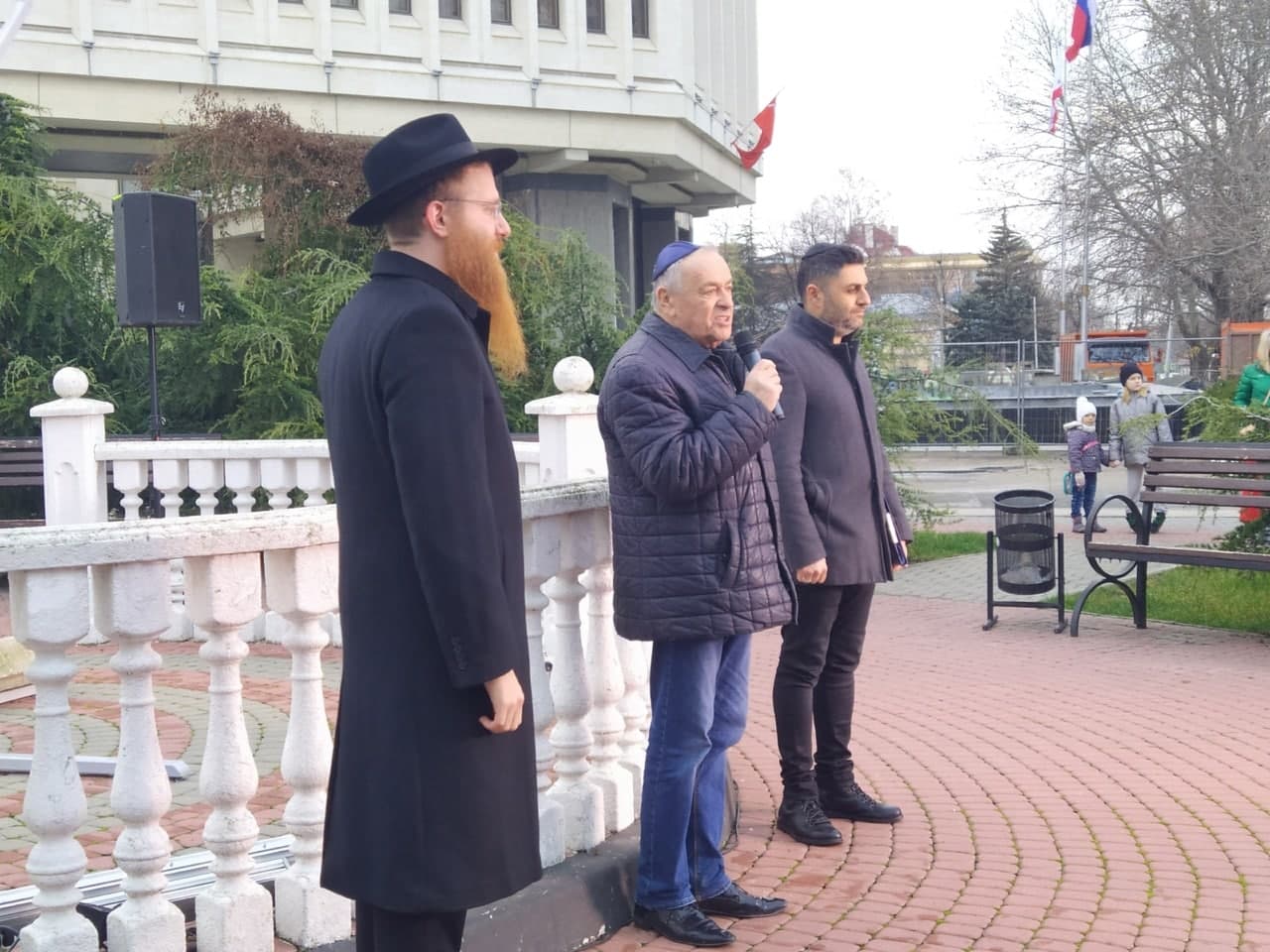 Евреи Симферополя зажгли первую ханукальную свечу