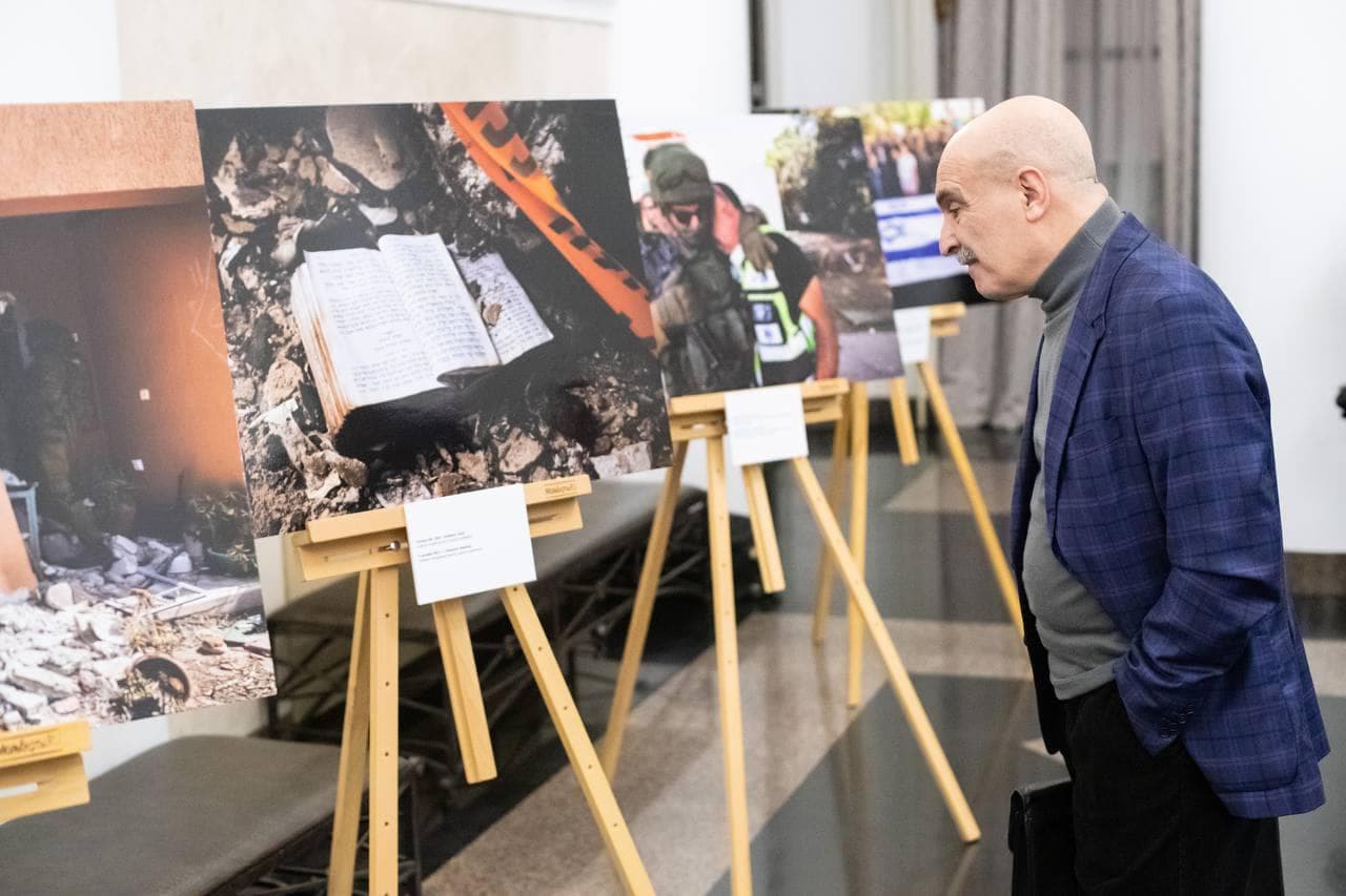 Ханукальный концерт «От тьмы к свету» на сцене театра «Градский Холл» в Москве
