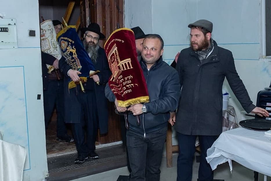Днепровские евреи подарили бердичевским свиток Торы
