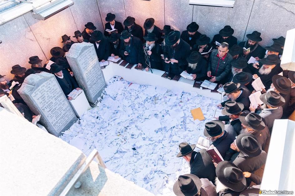 Десятки тысяч хасидов ХАБАДа посетили могилу Любавичского Ребе в 31-годовщину его кончины
