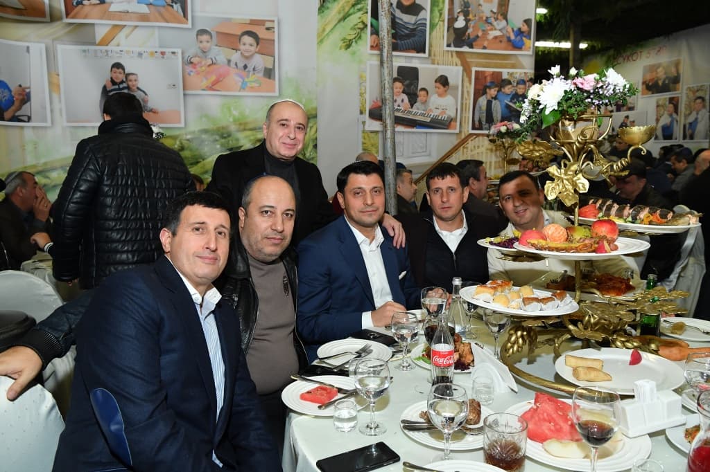 Горско-еврейская община Москвы отметила праздник кущей в самой большой сукке в Европе