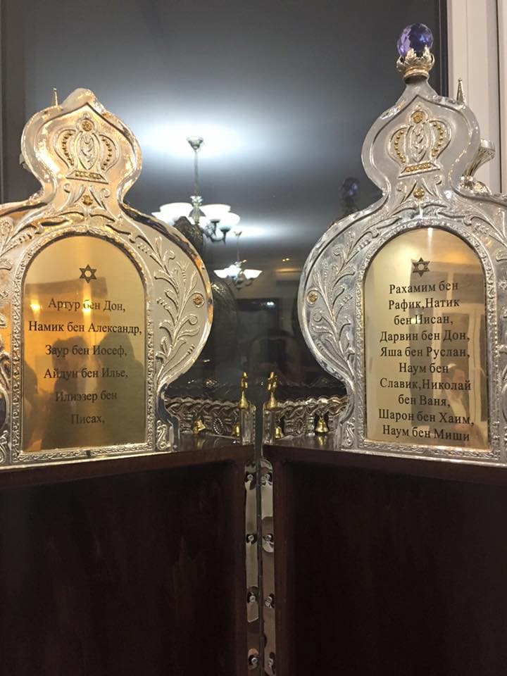 Синагоге «Бейт-Сфаради» подарили новый Свиток Торы