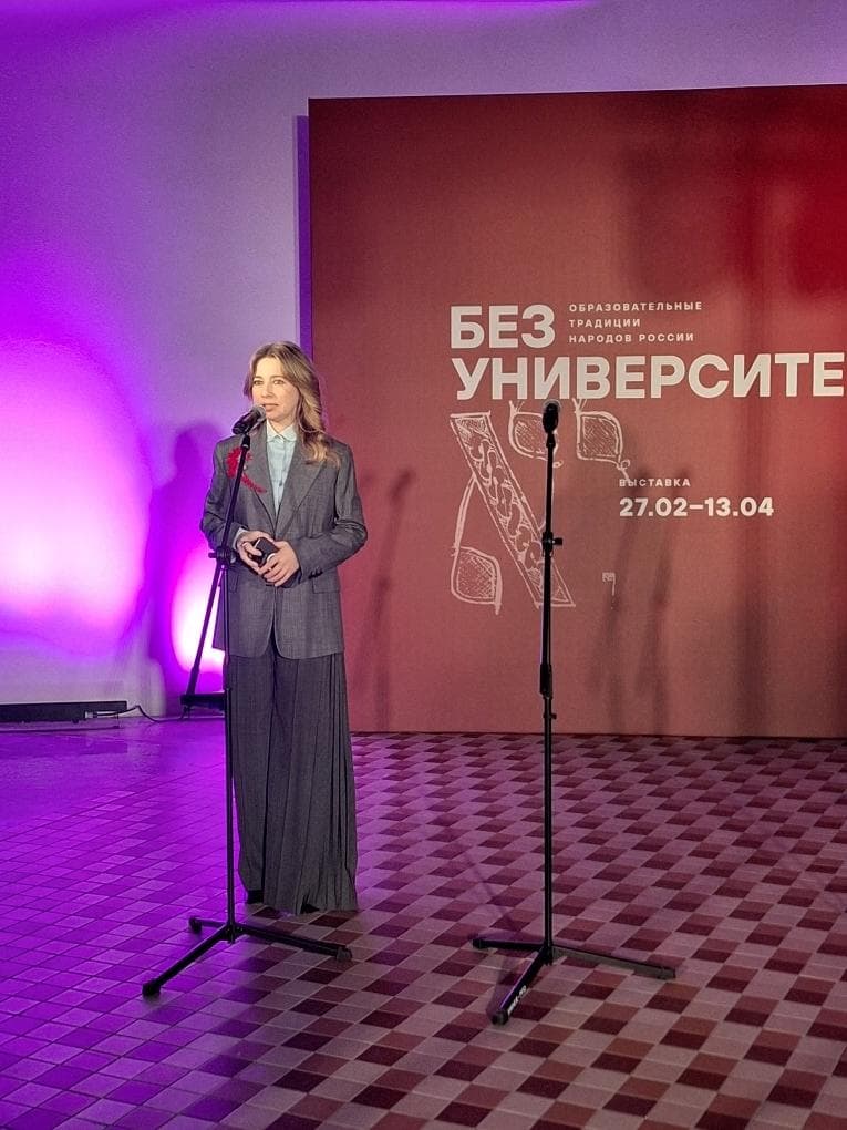 Выставка «Без университетов. Образовательные традиции народов России» открылась в Еврейском музее и Центре толерантности