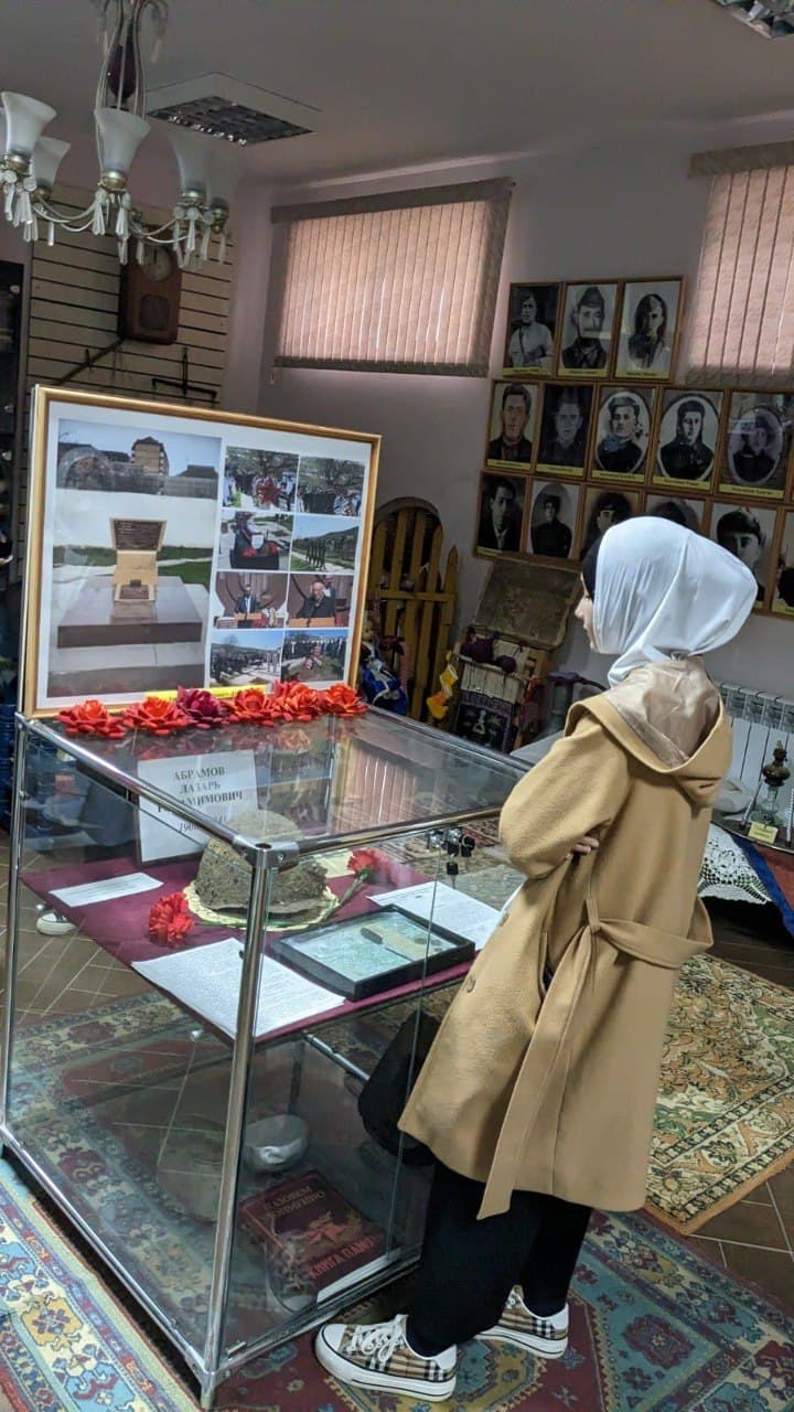 Дербентские школьники на экскурсии в синагоге «Келе-Нумаз»