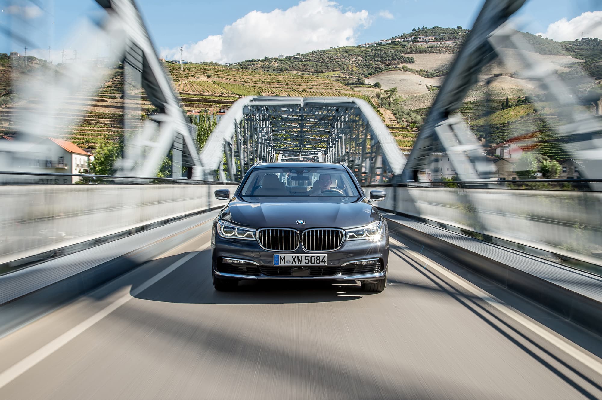 Встречаем седан BMW седьмой серии на пике эволюции