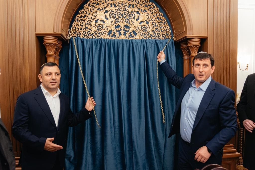 В новую синагогу на северо-западе Москве внесен свиток Торы