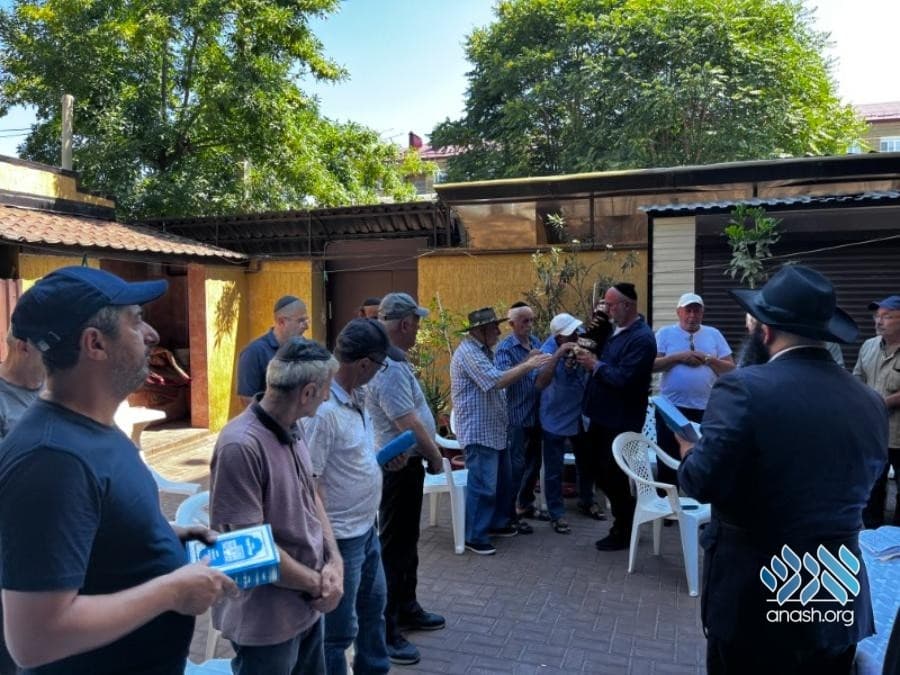 В Дербенте захоронили сожженные террористами вместе с синагогой свитки Торы