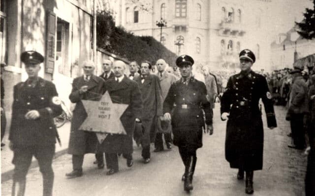 Пережившая Холокост провела свой 110-й день рождения за вязанием, спасшим ее семью от голодной смерти
