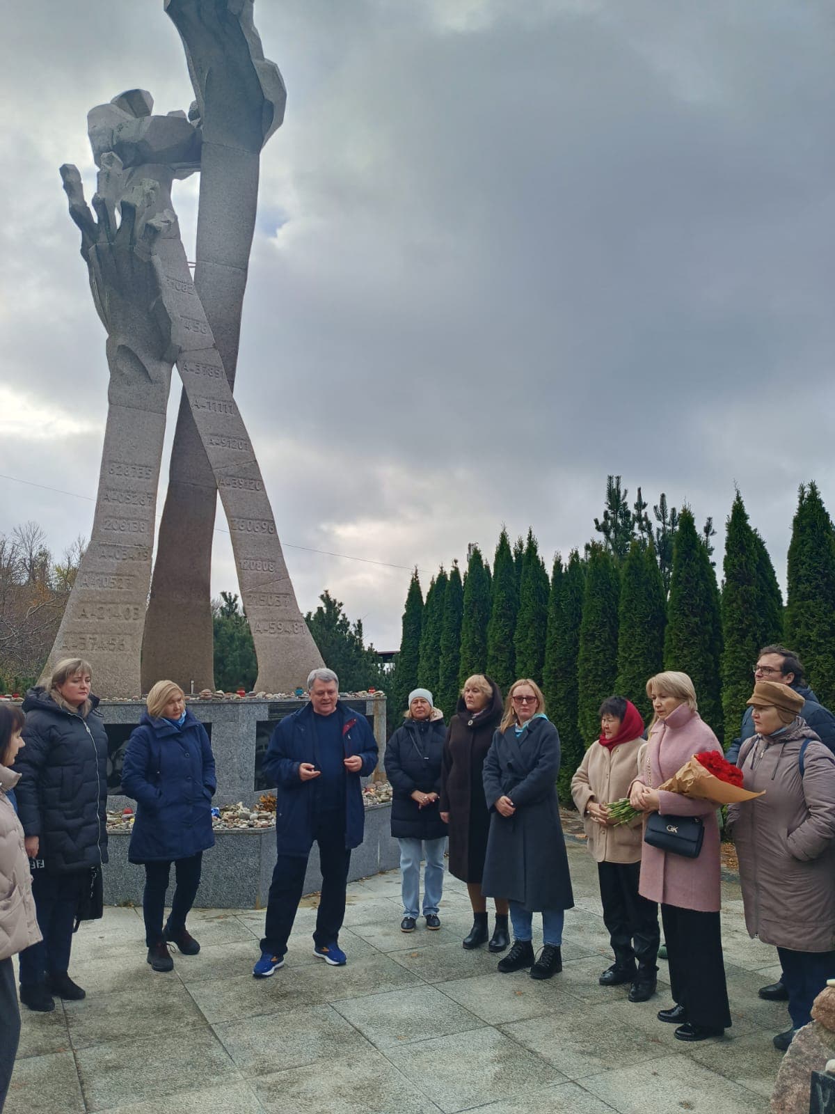 «Тяжелый песок». В Янтарном прошла мемориальная церемония памяти жертв Холокоста