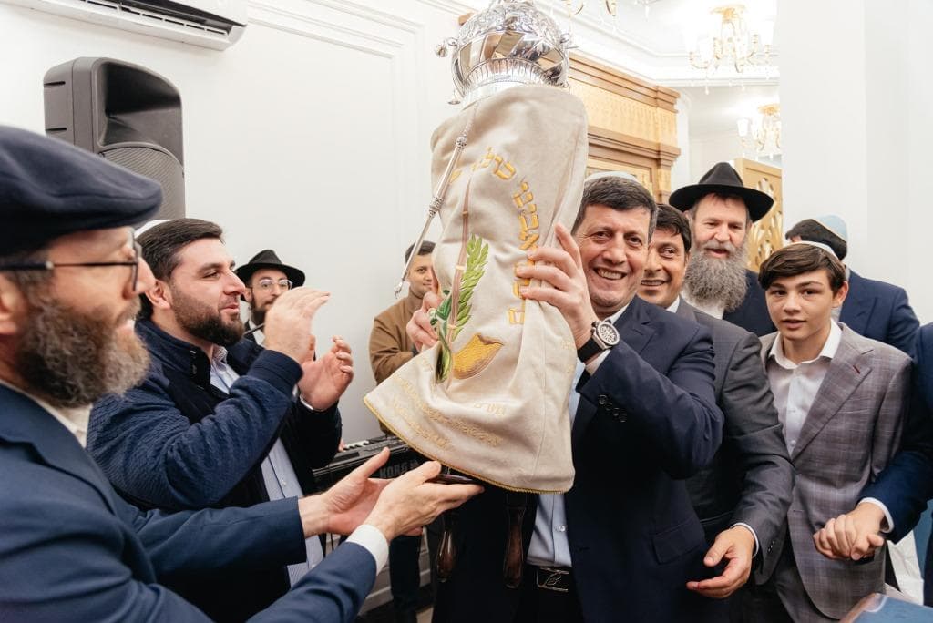 В новую синагогу на северо-западе Москве внесен свиток Торы