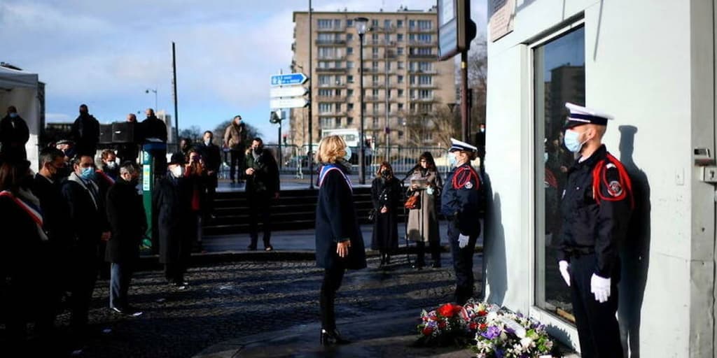 В Париже почтили память жертв теракта в кошерном супермаркете