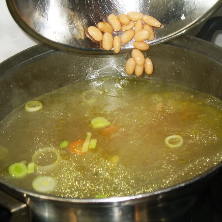 Куриный суп с белой фасолью
