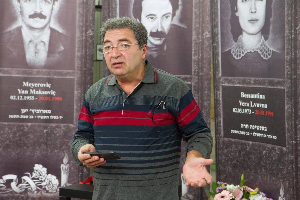 Лев Абрамов: «В идеале поэзия — это тоже музыка»