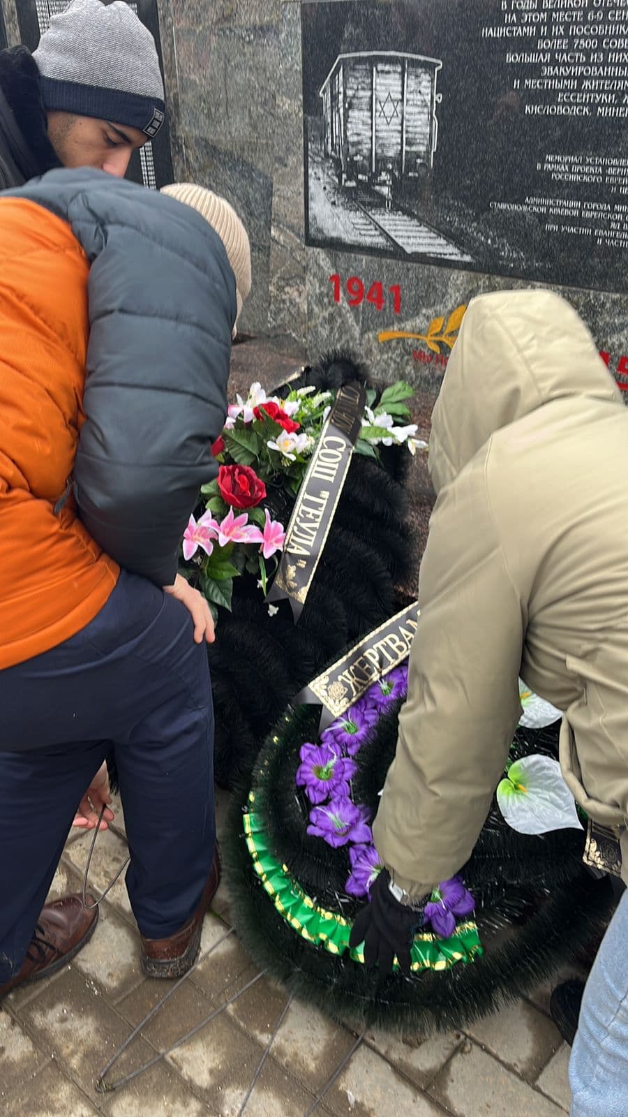 Аллею памяти из 80 акаций высадили у мемориала «Жертвам Холокоста» в Минеральных Водах