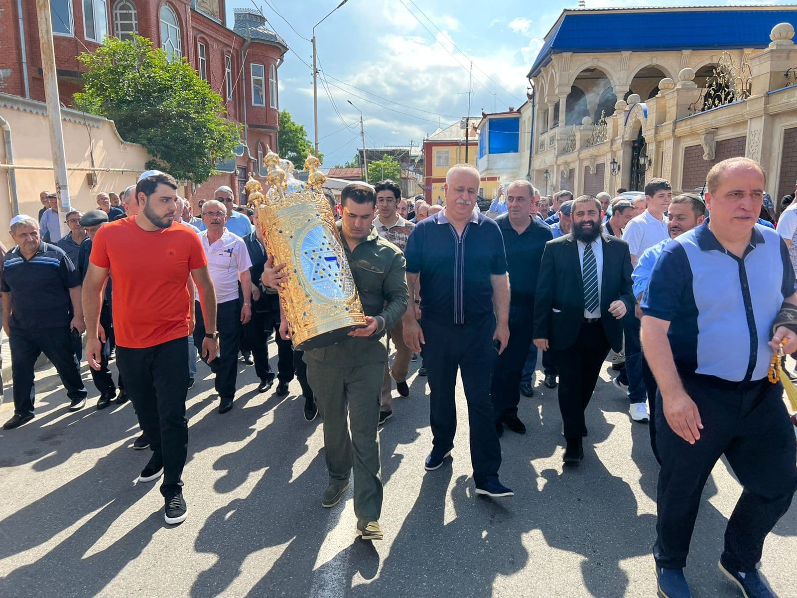 В синагогу Красной Слободы внесли свиток Торы