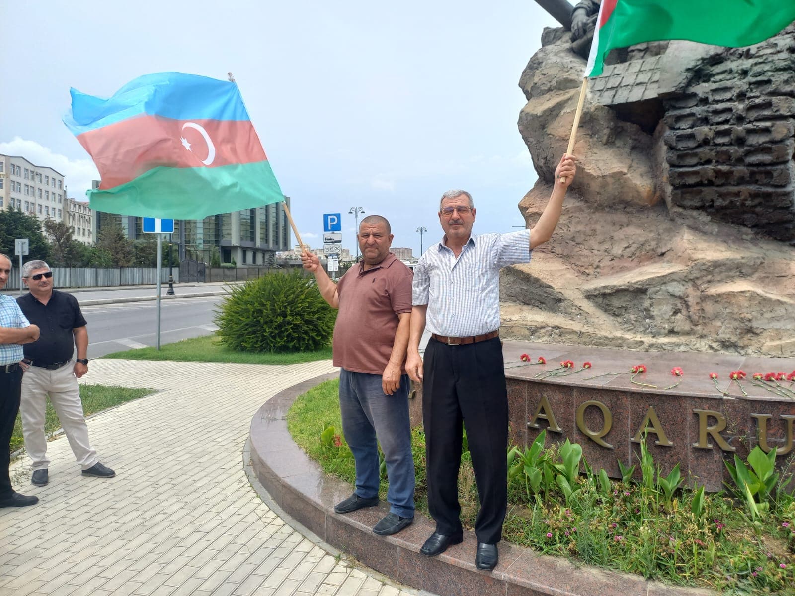 В Баку почтили память Альберта Агарунова и других героев в честь Дня Вооружённых Сил