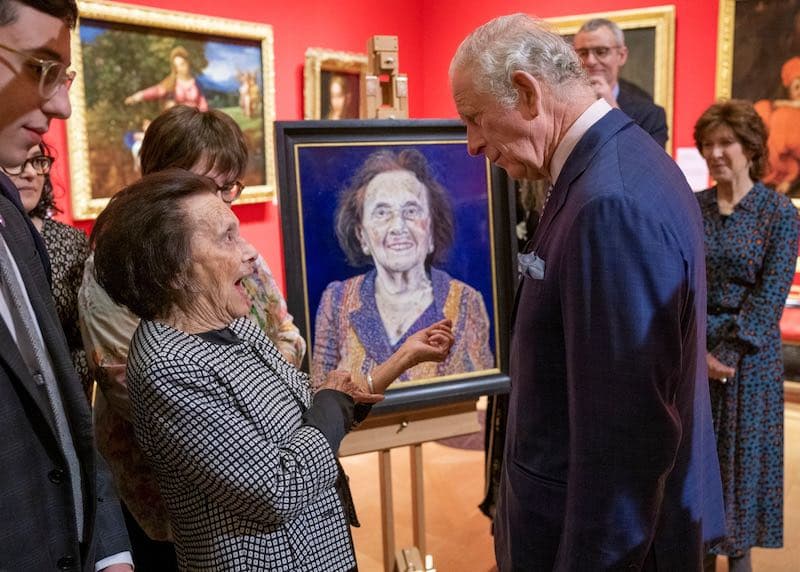 Король Карл III наградил 99-летнюю пережившую Холокост Орденом Британской империи