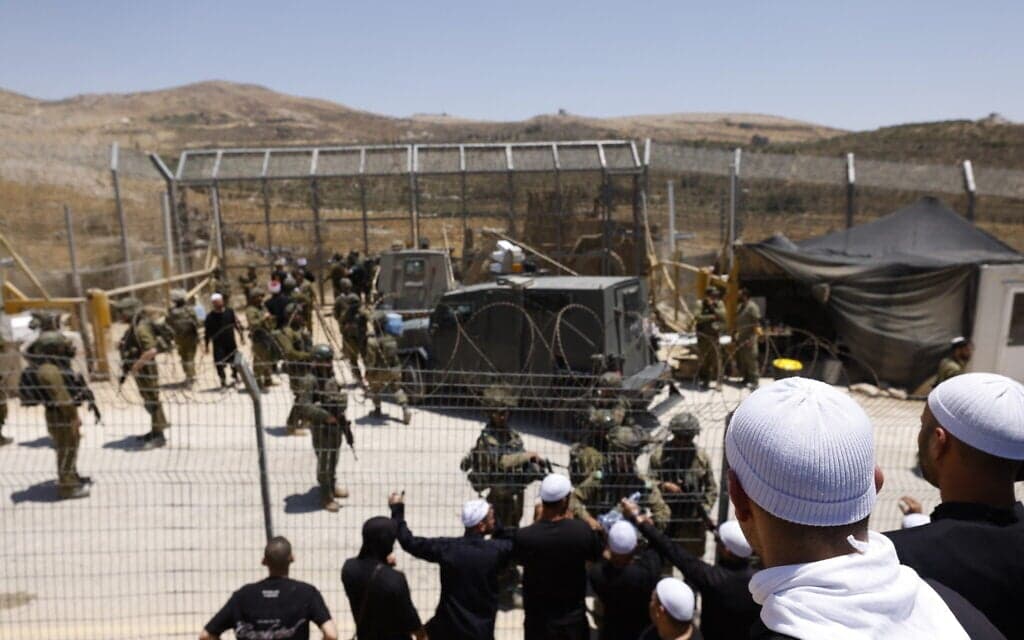Хаос на границе: израильские друзы прорвались в Сирию для помощи единоверцам