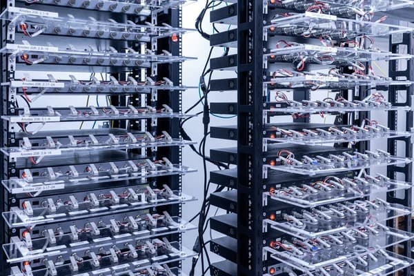 Израильская фирма пообещала заново изобрести батарею. Мир все еще ждет.