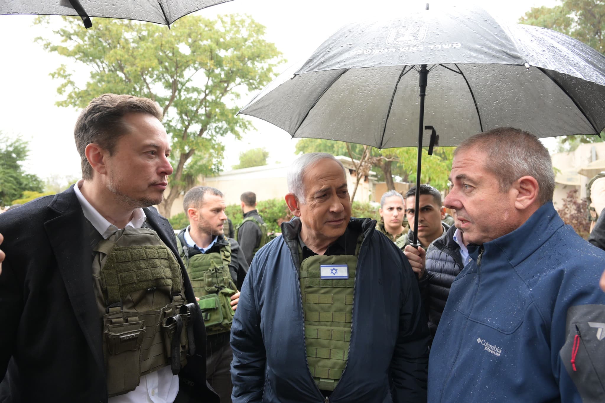 Илон Маск с Нетаньяху посетили кибуц Кфар-Аза, наиболее пострадавший во время резни ХАМАС 7 октября