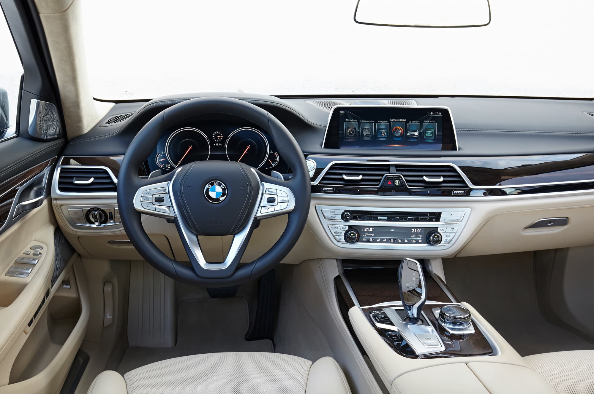 Встречаем седан BMW седьмой серии на пике эволюции