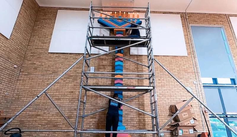В Тель-Авиве собрали самую большую в мире ханукию из LEGO