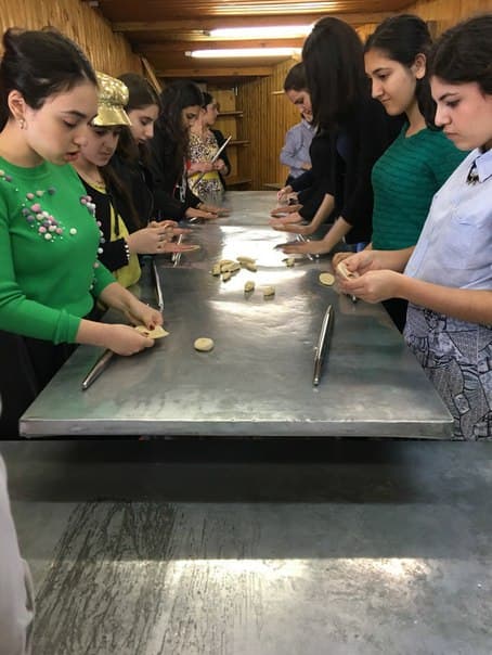 Горско-еврейская молодежь с пользой проводит выходные