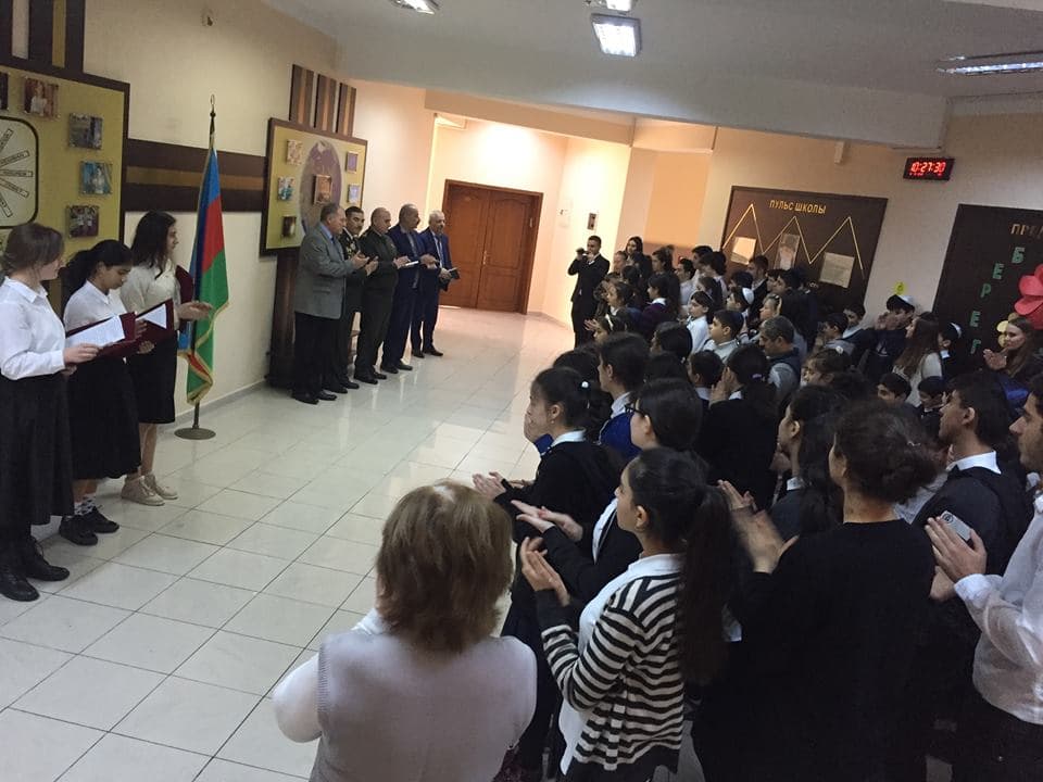 Азербайджанские офицеры посетили бакинскую еврейскую школу