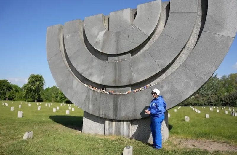 Переживший Холокост свиток Торы из Терезиенштадта передадут музею в Израиле