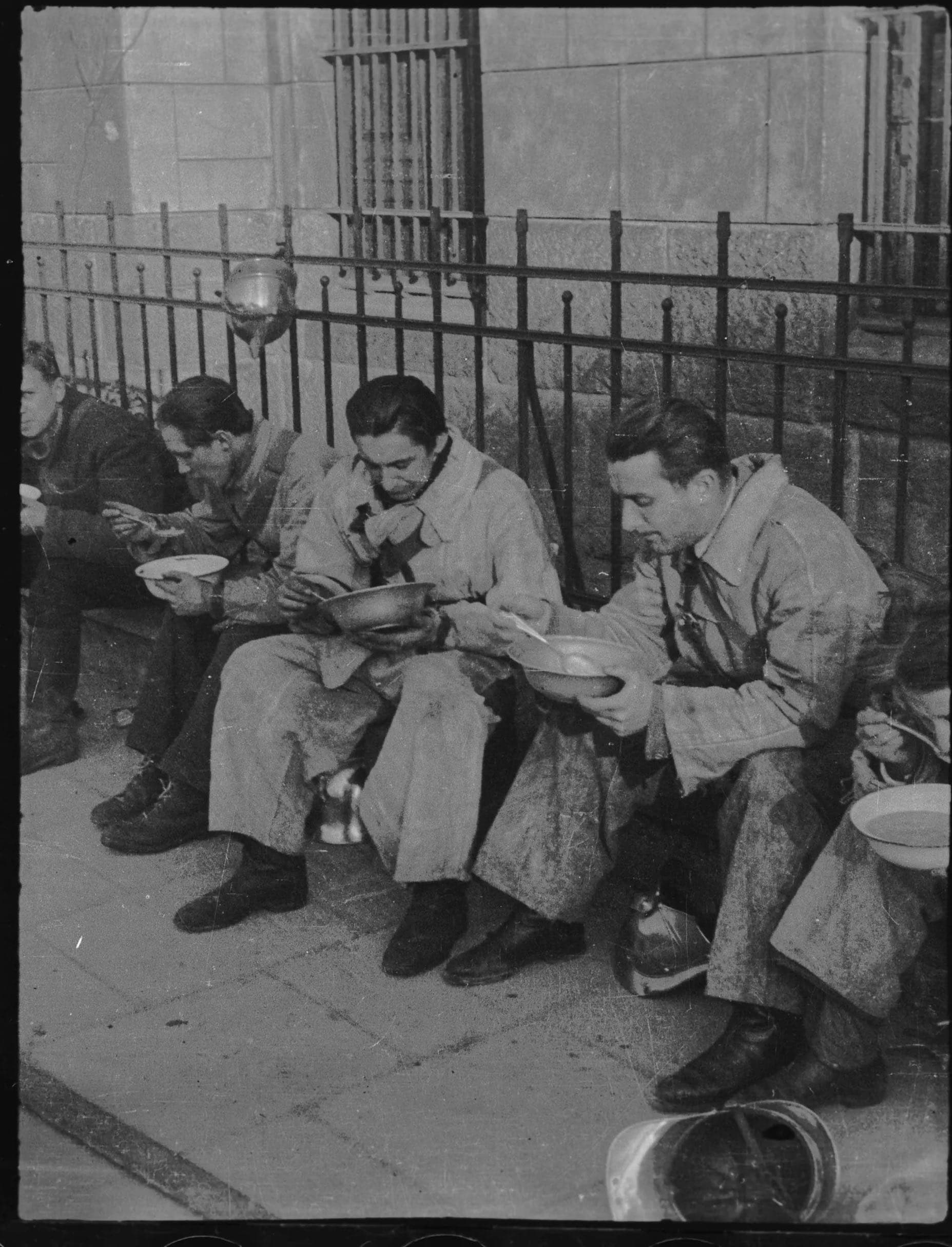 Редкие фото из Варшавского гетто: музей POLIN представил выставку к 80-летию восстания
