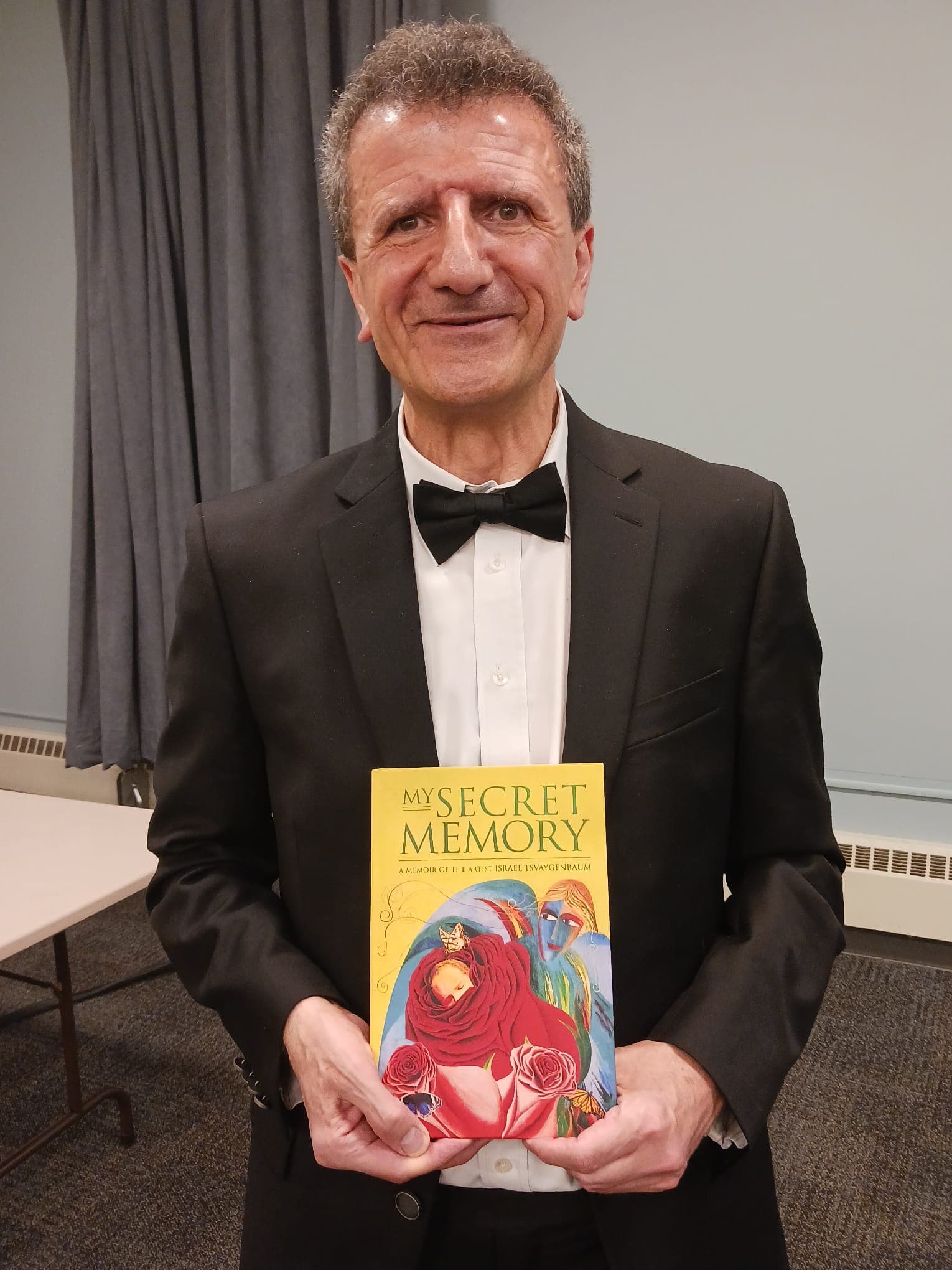 Выставка картин  и презентация книги Исраиля Цвайгенбаума состоялись в столице штата Нью-Йорк