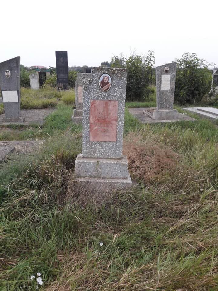 Власти и население Хасавюрта помогли с уборкой на еврейском кладбище