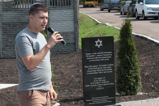 В Днепропетровской области Украины установили памятный знак жертвам Холокоста