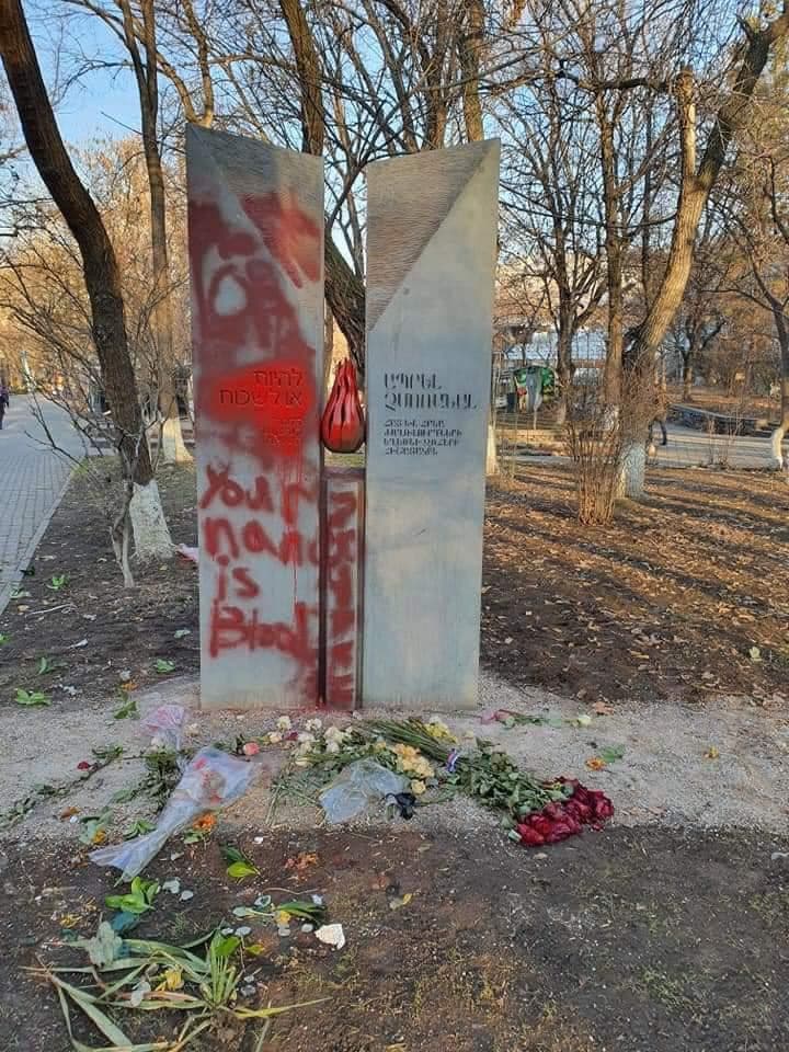 Памятник жертвам Холокоста осквернен в центре Еревана