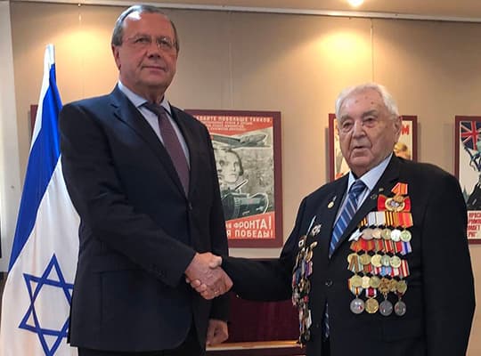 Абрам Гринзайд: «На половине Берлина висят уже красные флаги»