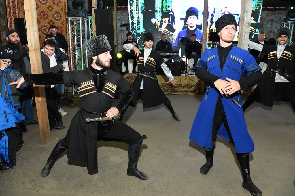 Горско-еврейская община Москвы отметила праздник кущей в самой большой сукке в Европе