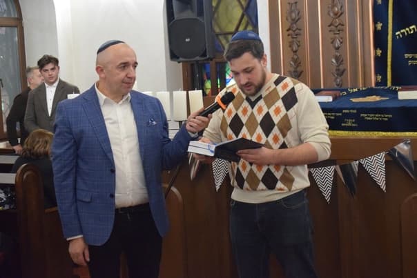 Евреи Владивостока отметили начало Хануки в синагоге «Бейт-Сима»