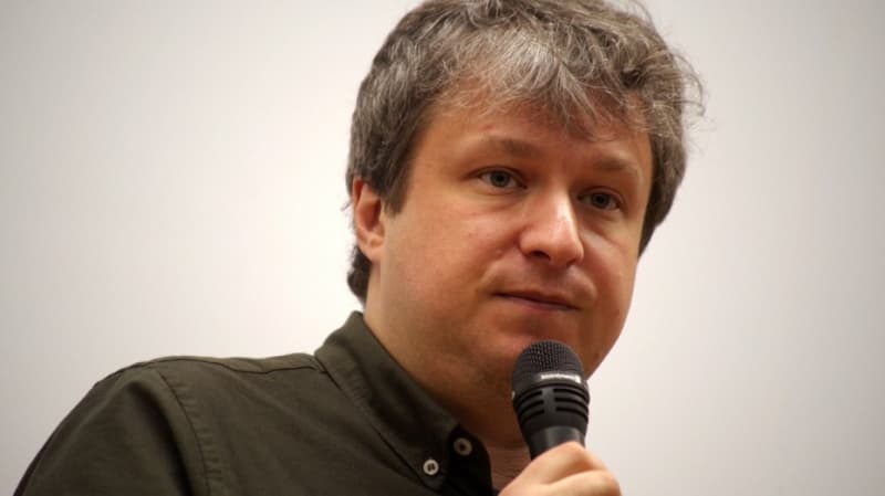Антон Долин