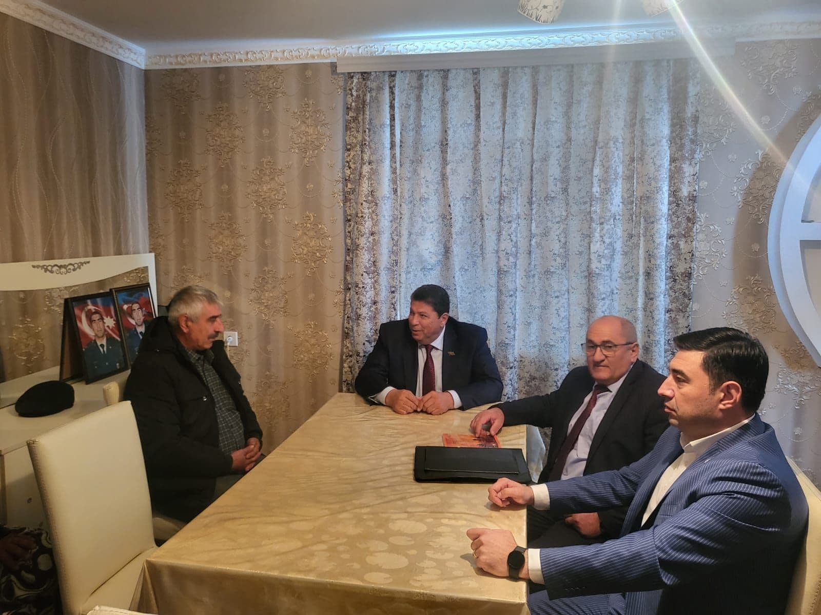 Депутат Милли Меджлиса Анатолий Рафаилов провел в Губе прием граждан и почтил память шехидов