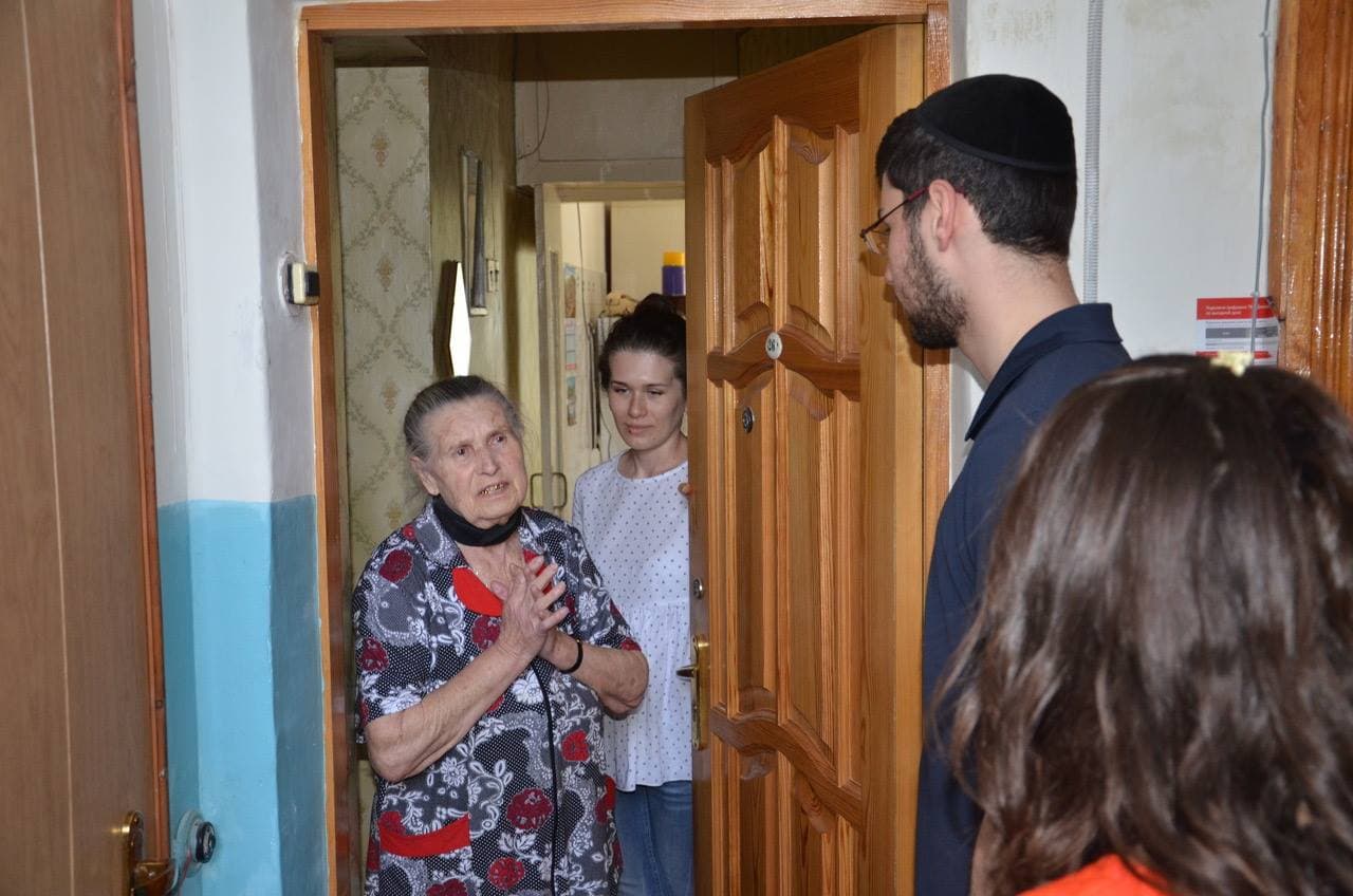 Пятигорская молодежь поздравила ветеранов