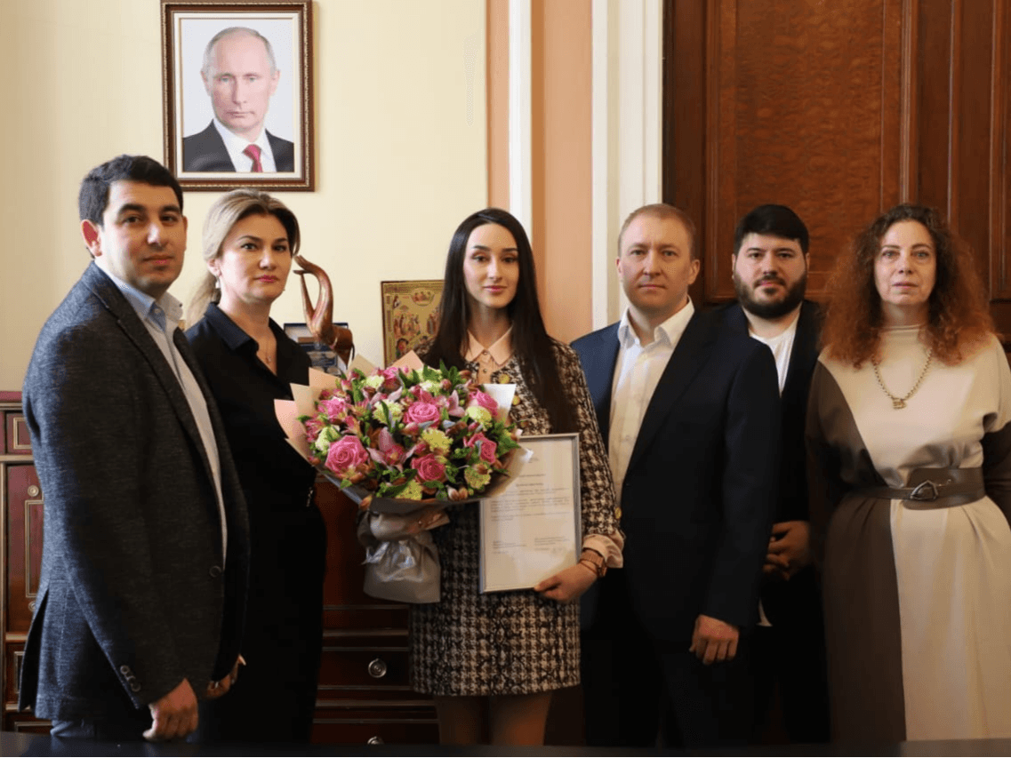 ФЕНКА наградила сотрудницу «Крокус Сити Холла» Софию Мейер за героизм во время теракта