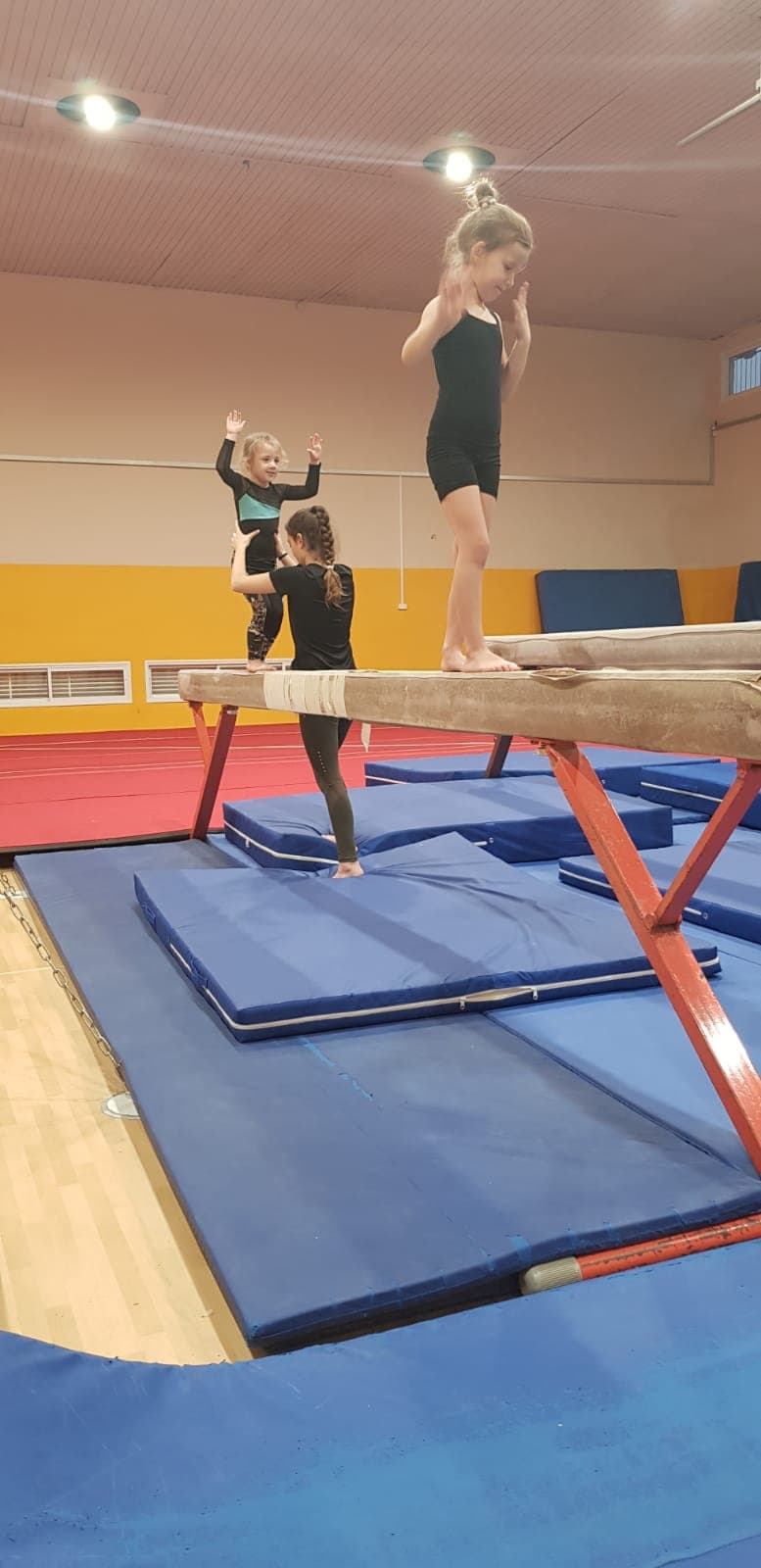 7-летняя израильтянка Анжелика Мушаилова выиграла соревнования по плаванию в смешанном стиле