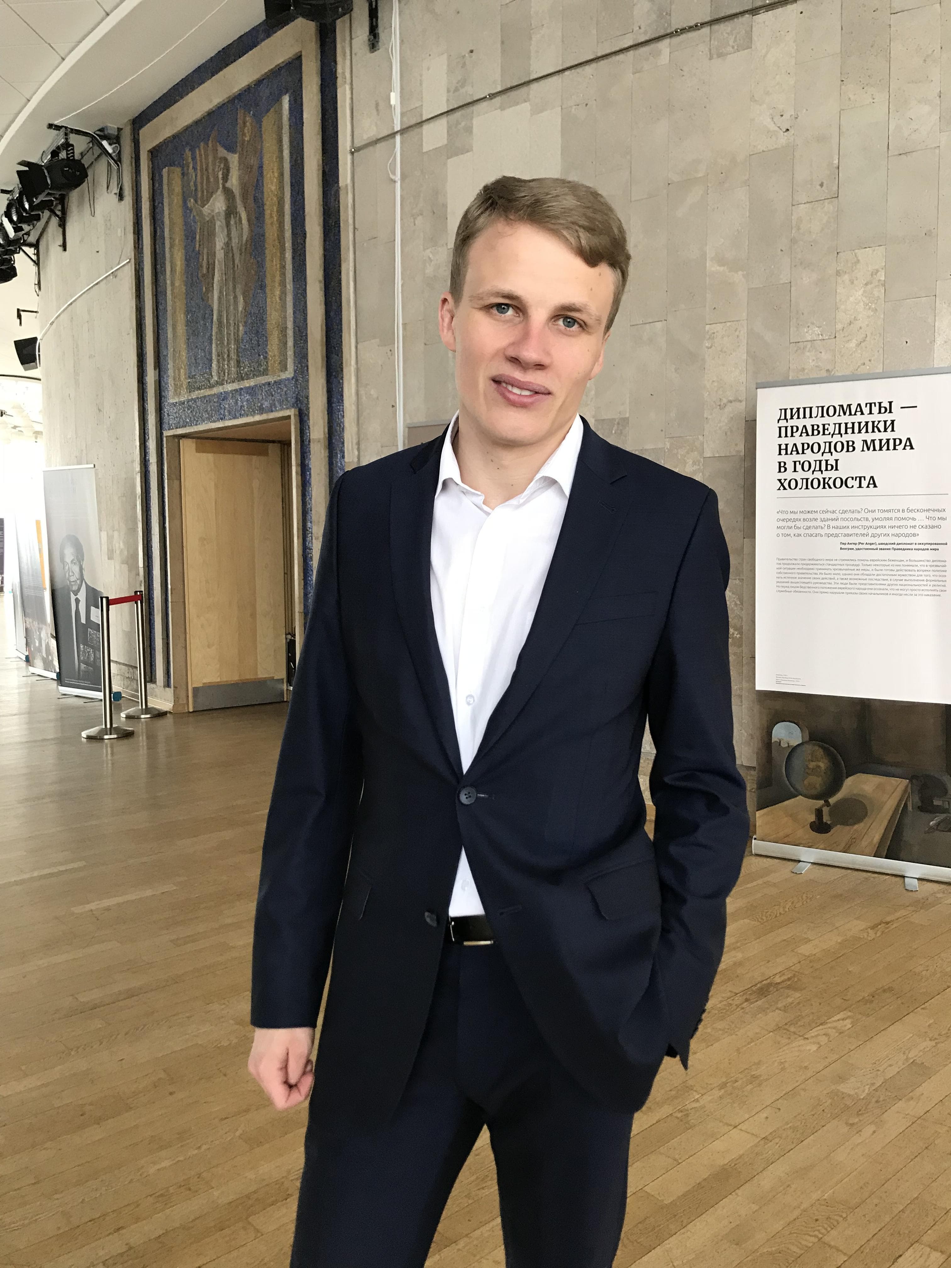Студент Геннадий Богданов об авторском  учебнике горско-еврейского языка