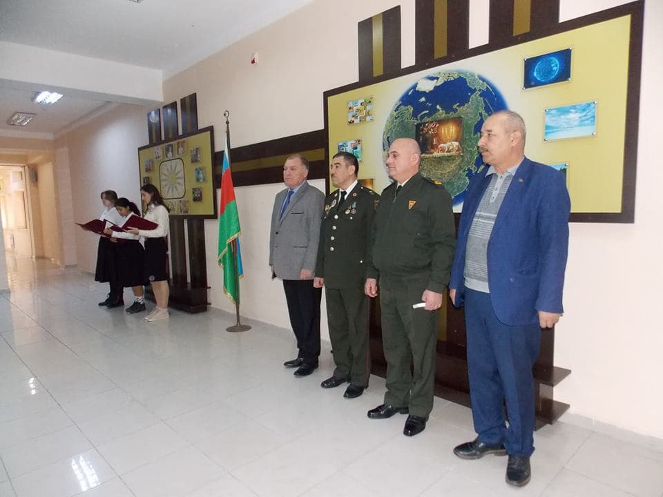 Азербайджанские офицеры посетили бакинскую еврейскую школу