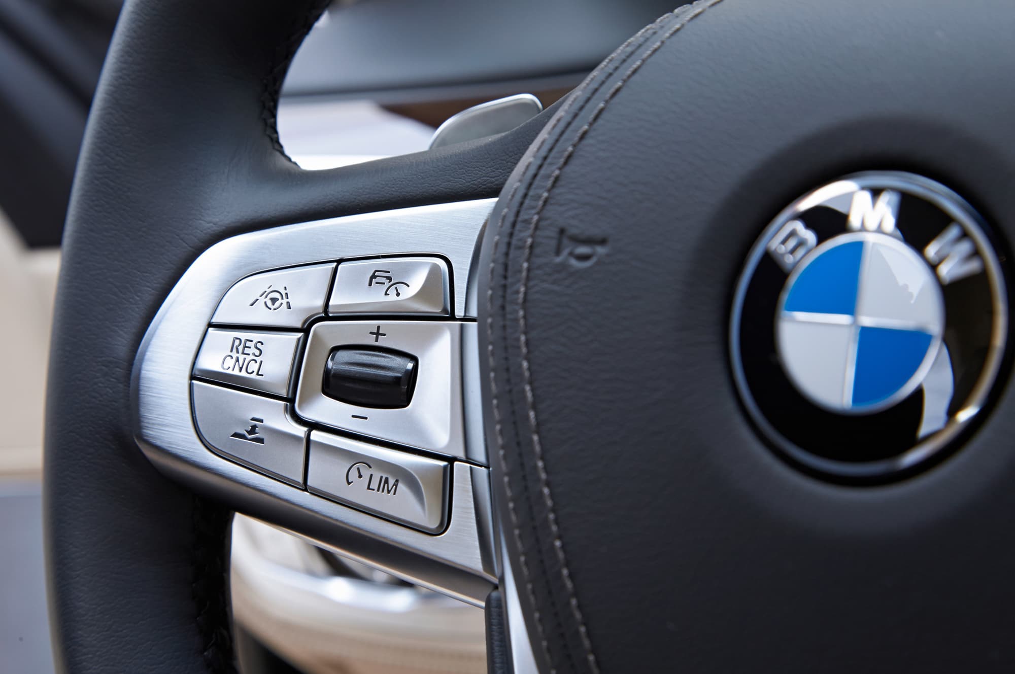 Встречаем седан BMW седьмой серии на пике эволюции