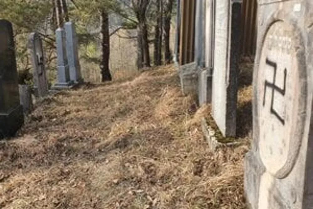 В Словакии осквернено еврейское кладбище