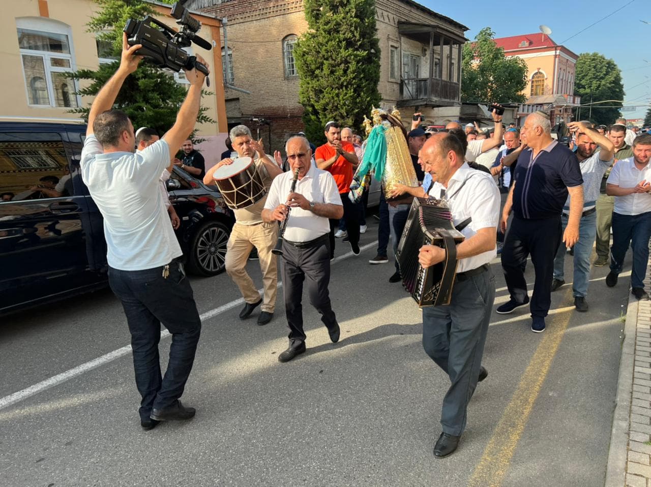 В синагогу Красной Слободы внесли свиток Торы
