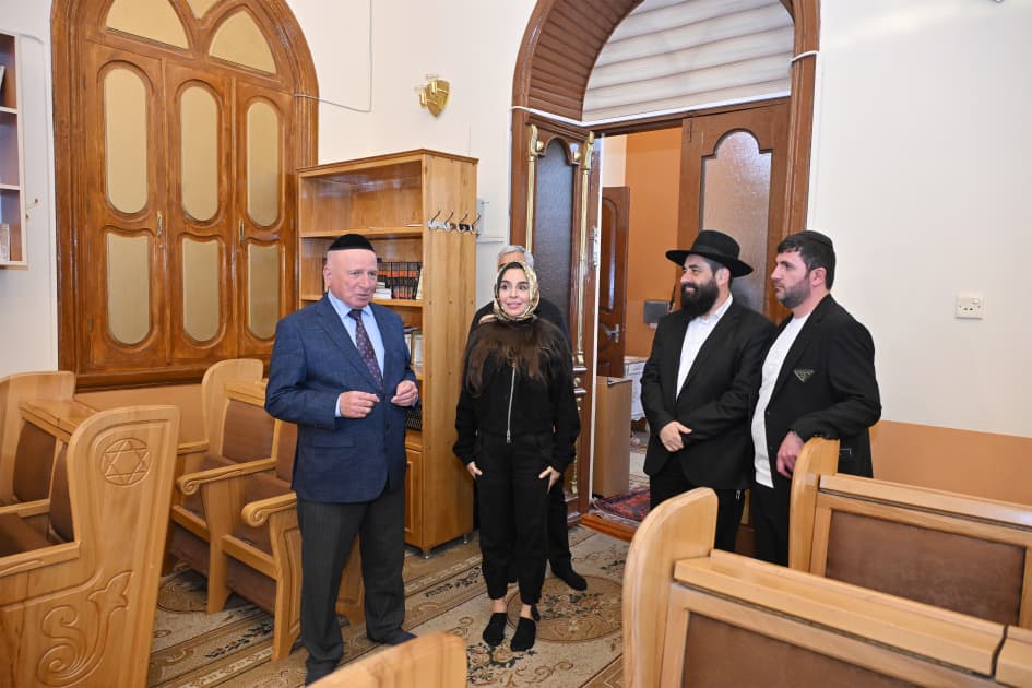 Лейла Алиева посетила Шестикупольную синагогу в поселке Красная Слобода